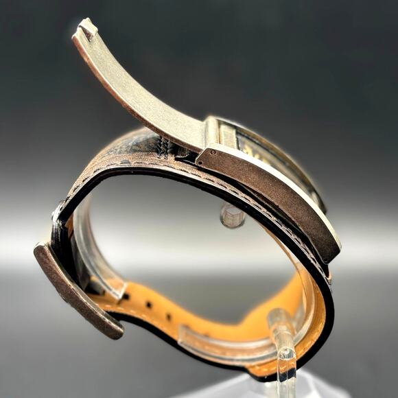 Vintage GUESS G55342L Armored Tiger Leather Cuff Flip Cover Y2K Watch